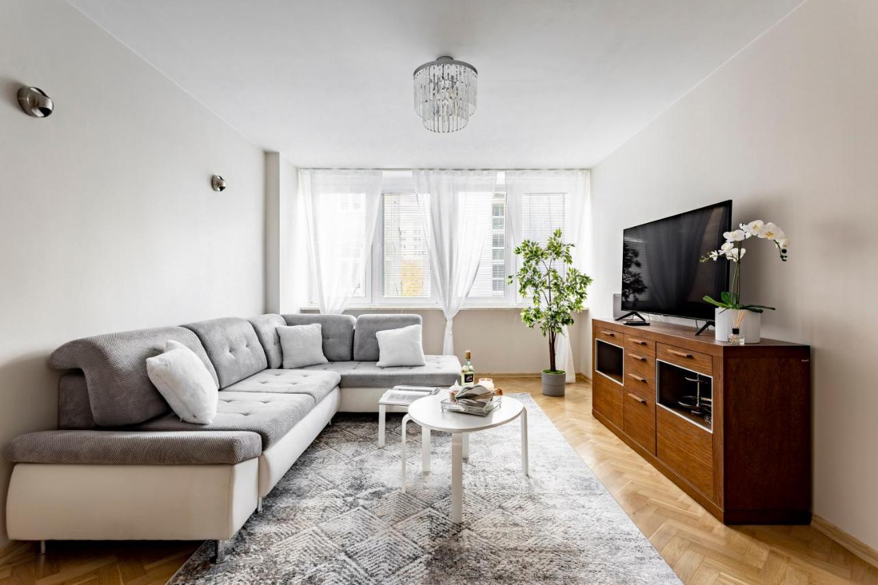 Hala Mirowska Apartments Варшава Екстериор снимка